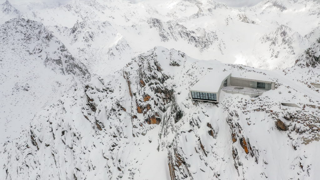 James Bond - das ELEMENTS hoch über Sölden.